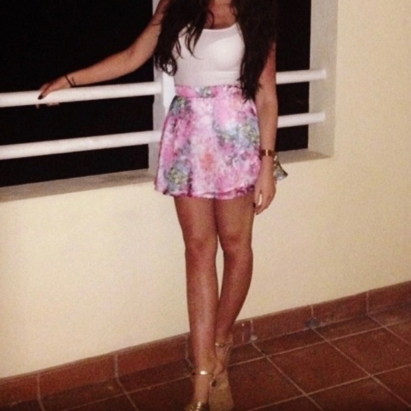 Silky mini skirt size S worn once from LF - Picture 2 of 5